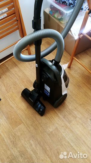 Пылесос Samsung SC8835 белый