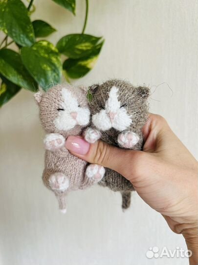 Спящий котенок игрушка