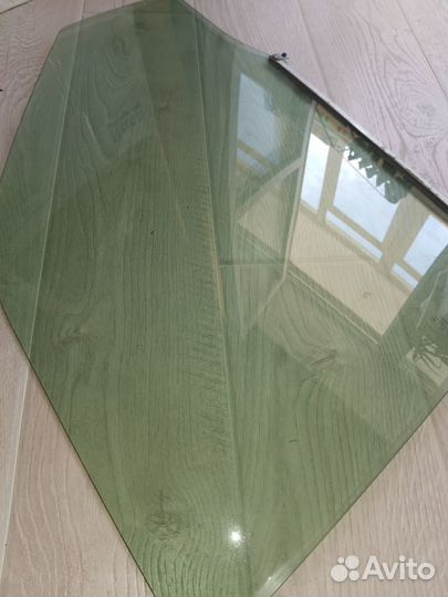 Стекло правой двери suzuki swift 2009 г