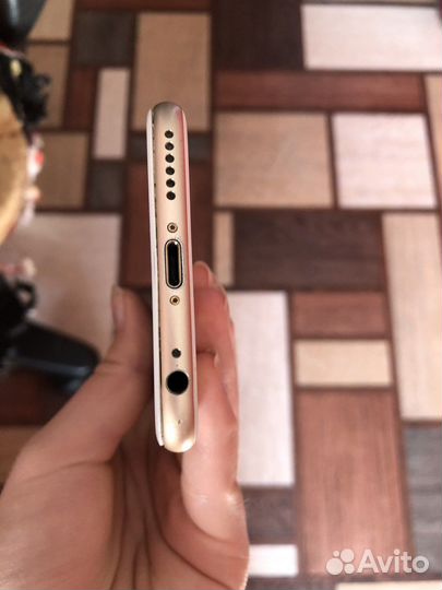 Телефон iPhone 6s