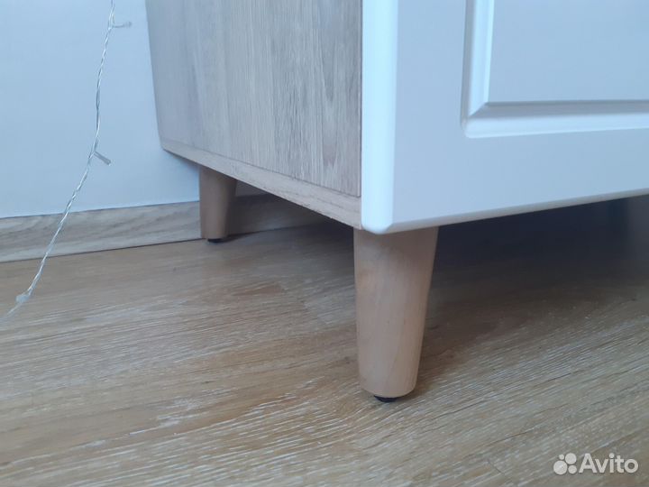 Комод на ножках