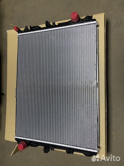 Радиатор охлаждения двигателя mercedes W213