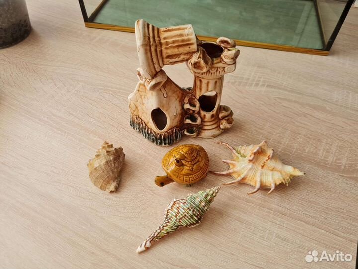 Домик для аквариума, ракушки, песок