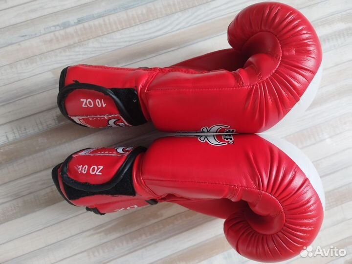 Боксерские перчатки 10 oz