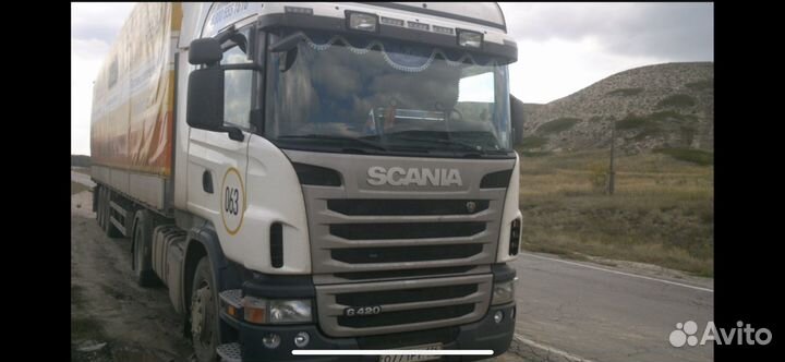 Водитель на сканию с бортовой полу прицеп