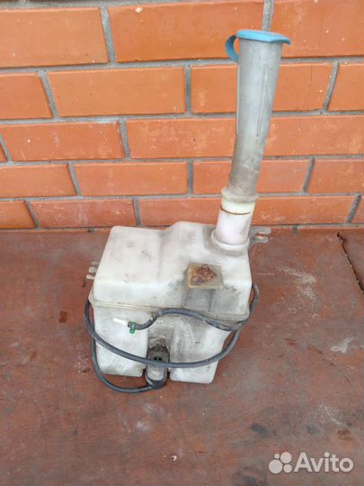 Бочок омывателя на даево леганза 2.0л