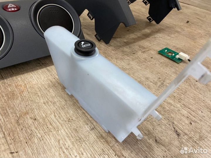 Накладка центральной консоли Mitsubishi Colt Z32A