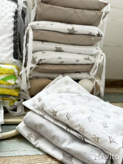 Детская кроватка с маятником