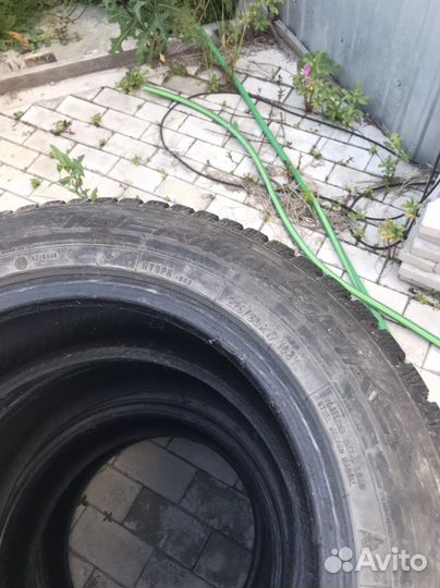 Nitto Therma Spike 225/60 R17