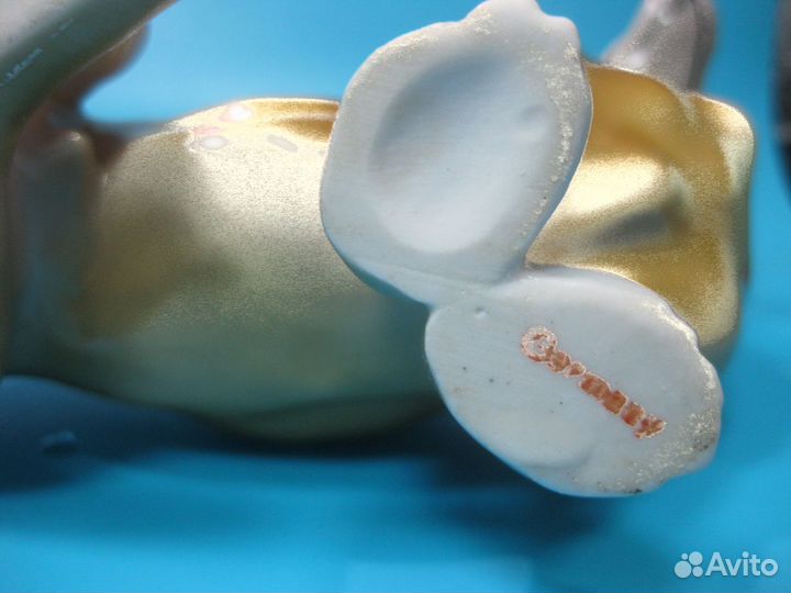 Фарфоровая статуэтка