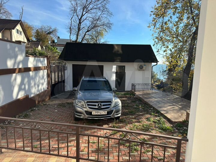 Дом 358,3 м² на участке 6 сот.