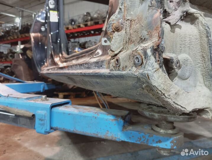 Порог со стойкой правый Porsche Cayenne (9PA)