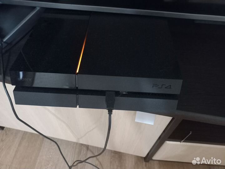 Игровая приставка ps4 slim 500