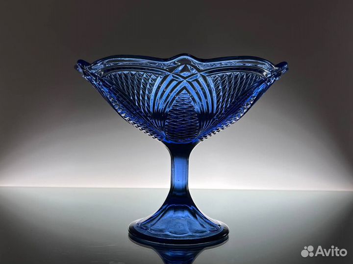 Ваза на ножке синее стекло, кобальт, СССР