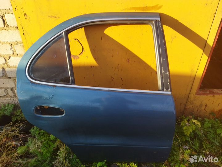 Дверь Toyota Sprinter, задняя правая AE100