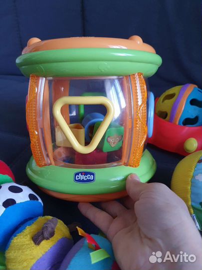 Развивающие игрушки для малышей пакетом