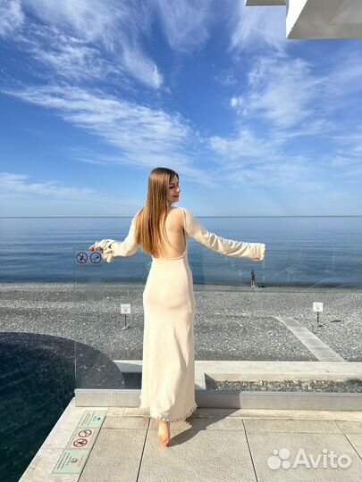 Платье вязаное длинное с открытой спиной