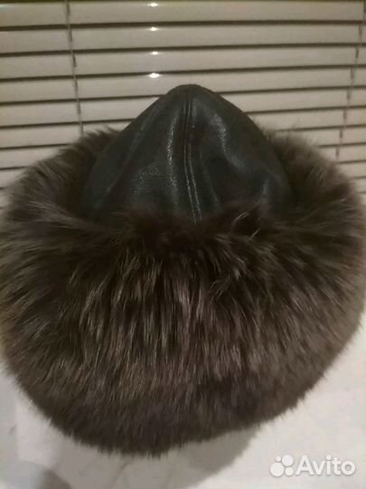 Зимняя женская шапка