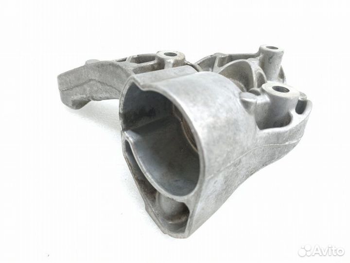 Кронштейн компрессора кондиционера Volkswagen