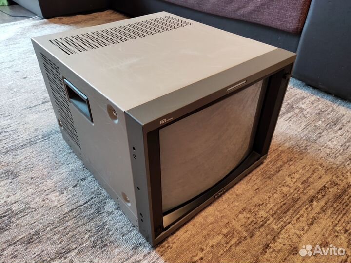 Sony PVM 14L4 (800 строк)