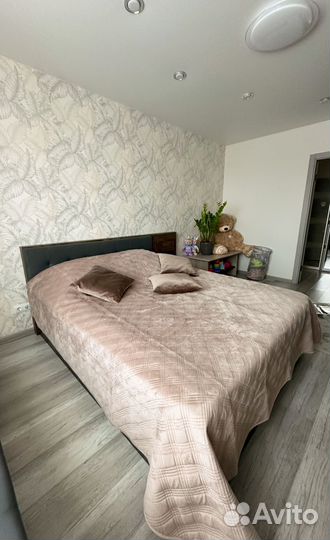 Кровать двухспальная с подьемным механизмом