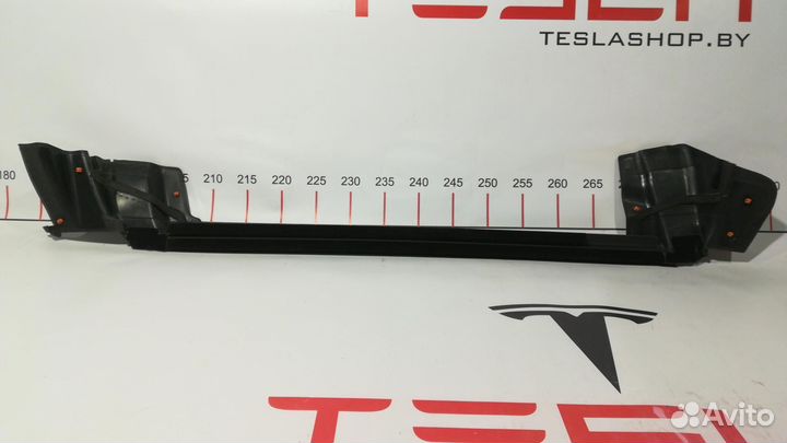 Уплотнитель стекла внутренний двери Tesla Model 3