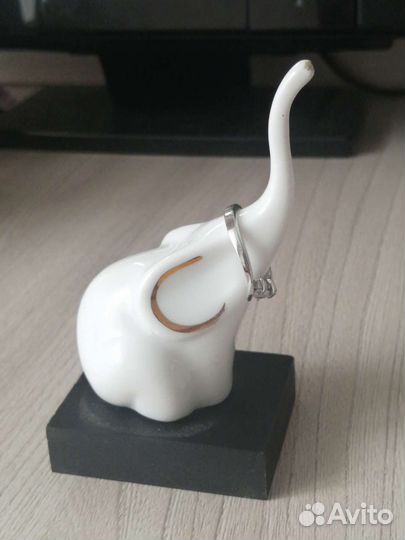 Слоник кольцедержатель