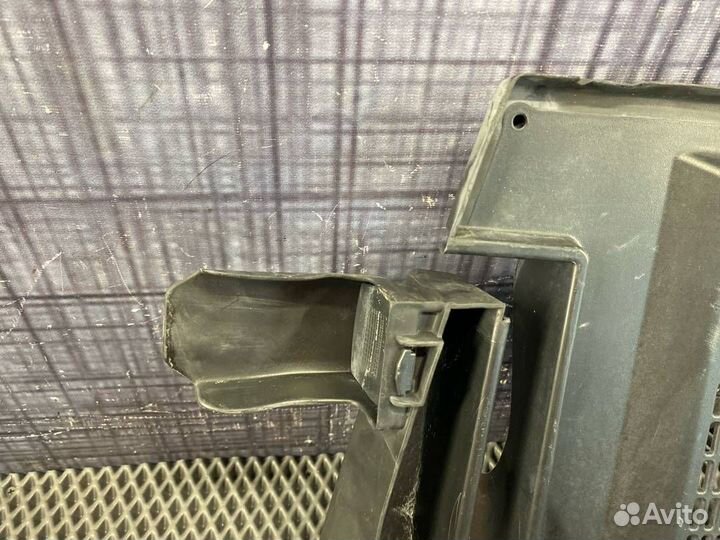 Решетка под лобовое стекло левая Bmw X5 E70 N52