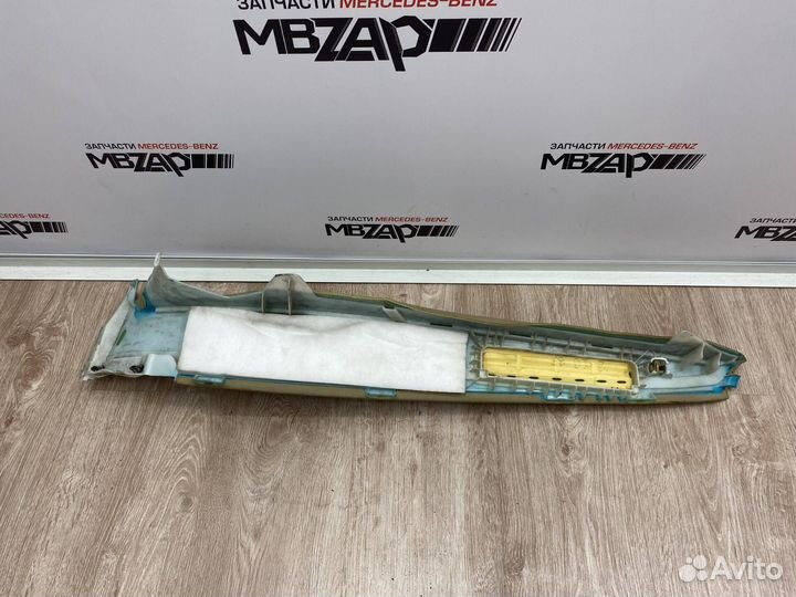 Обшивка задней стойки Mercedes W221