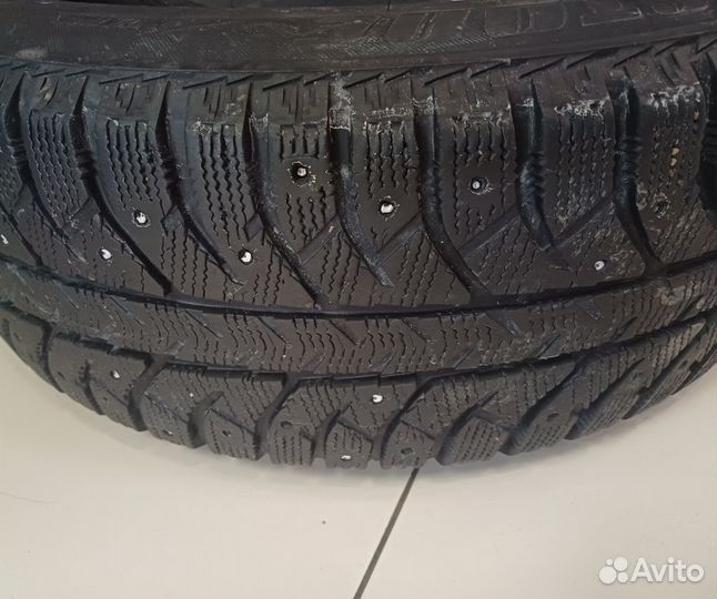 Bridgestone Ice Cruiser 7000 215/55 R17