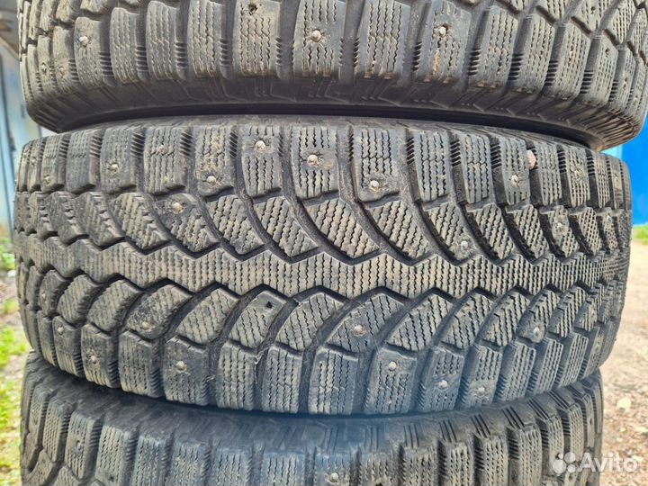 Bridgestone Blizzak Spike-01 205/70 R15