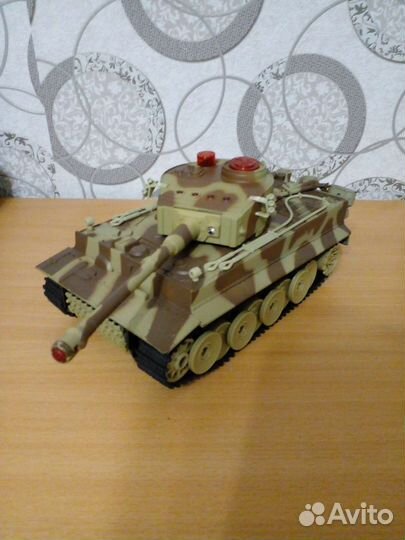 Детские игрушки. Танк и машинка