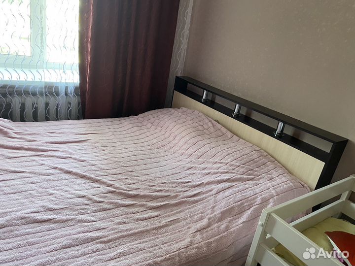 Кровать, трюмо с зеркалом