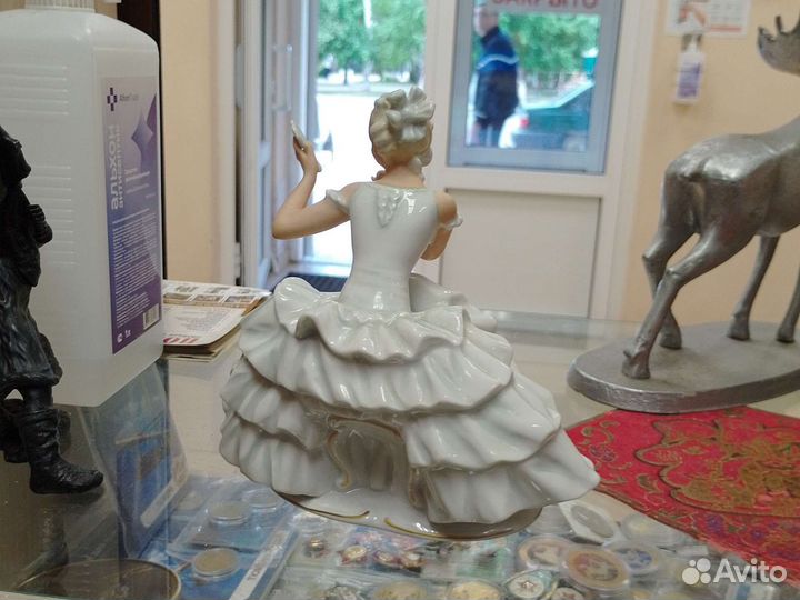 Фарфоровые статуэтки германия Балерина с зеркалом