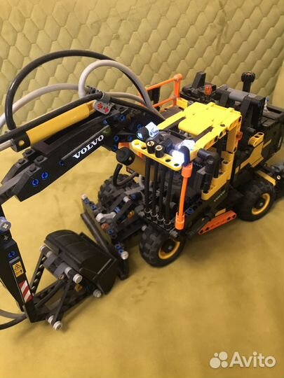 Lego Technic трактор volvo