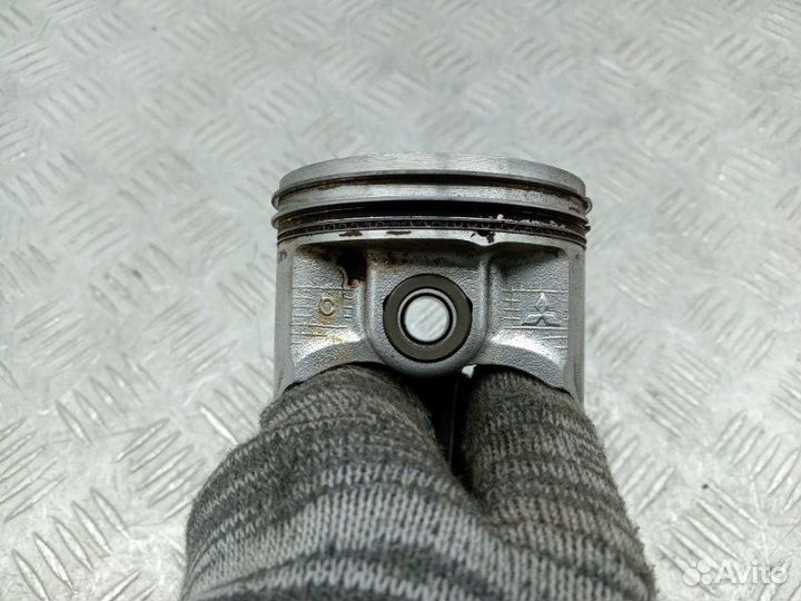 Поршень с шатуном Mitsubishi Colt 6 Z25A 1.3 4G19