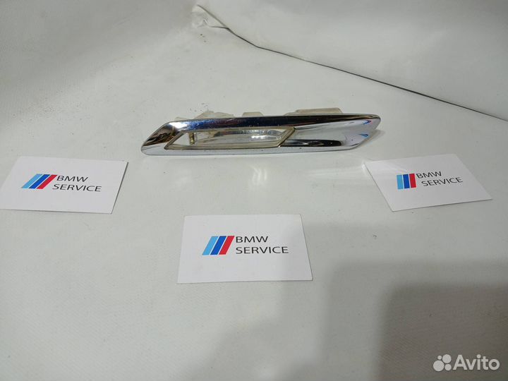Повторитель поворота на крыле правый BMW 5 7154168