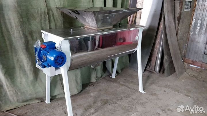 Кормосмеситель горизонтальный в наличии