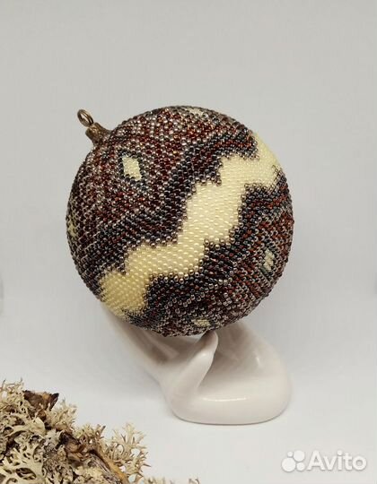 Шарики елочные из бисера. Ручная работа