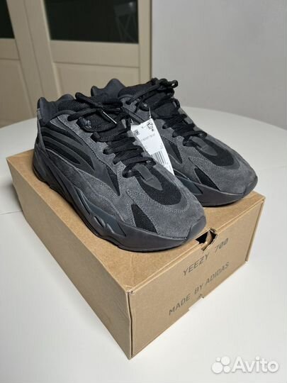 Кроссовки Yeezy Boost 700 v2 Vanta