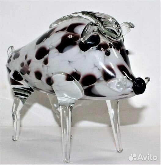 Фигурка. Бык. Коза. Кабан Лебеди. Лев. Стекло
