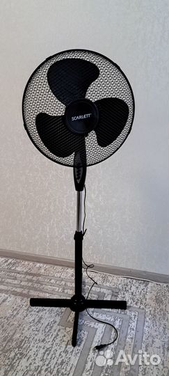 Вентилятор напольный scarlett