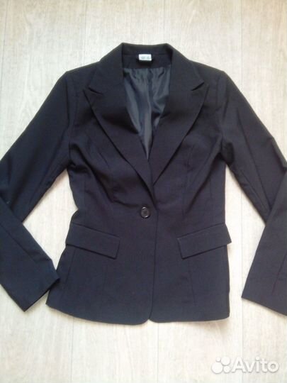 Новый черный пиджак р.42-44