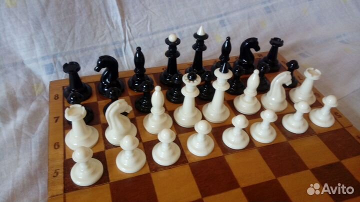 Шахматы деревянные и карболитовые