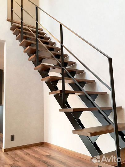 Железные лестницы под ключ из металла