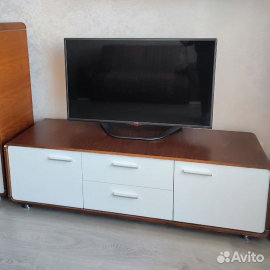 Тумба под тв натуральный шпон