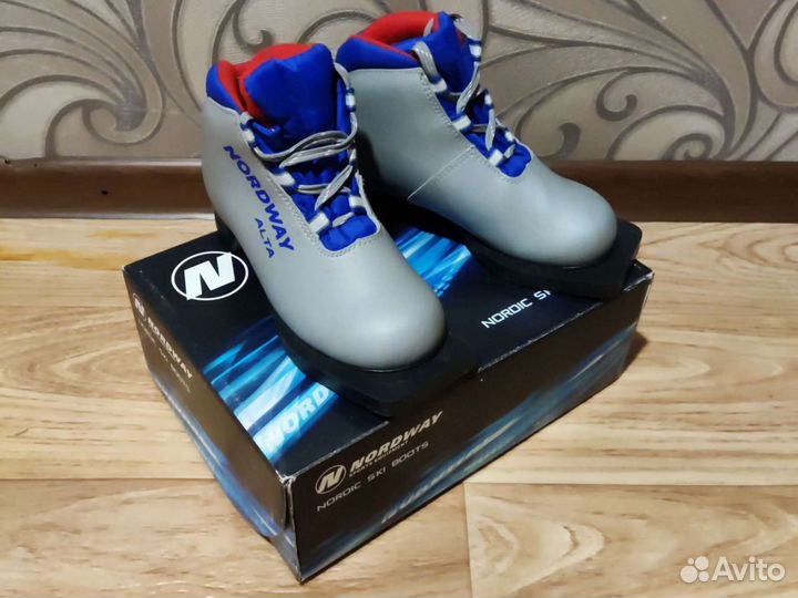 Лыжные ботинки