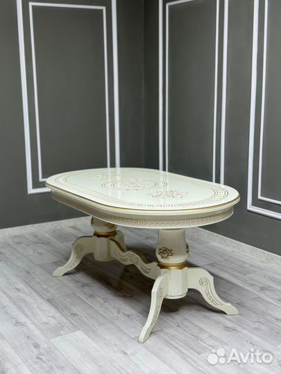 В наличии стол