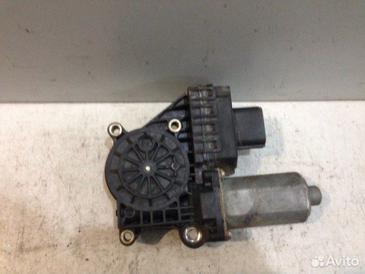 Моторчик стеклоподъемника задний левый Ford Mondeo