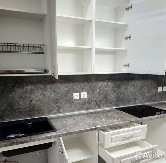 Кухни на заказ с удобными системами хранения